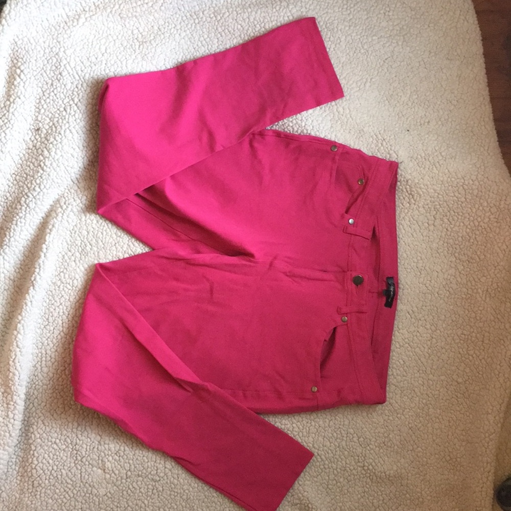 1X fuchsia strep “butt-lifter” Skinny leg jeans